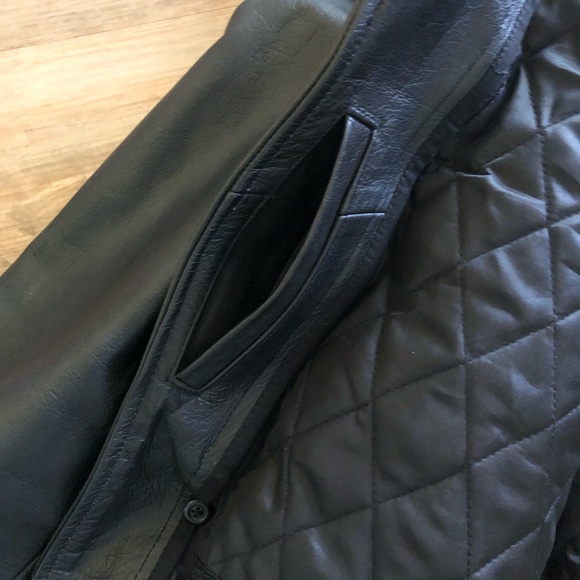 Like New Men’s Black Leather Motorcycle Jacket - Picture 6 of 9